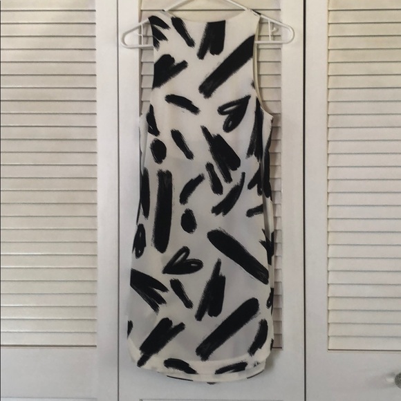 H&M size 2 graphic black & off white flowy dress - Picture 5 of 5